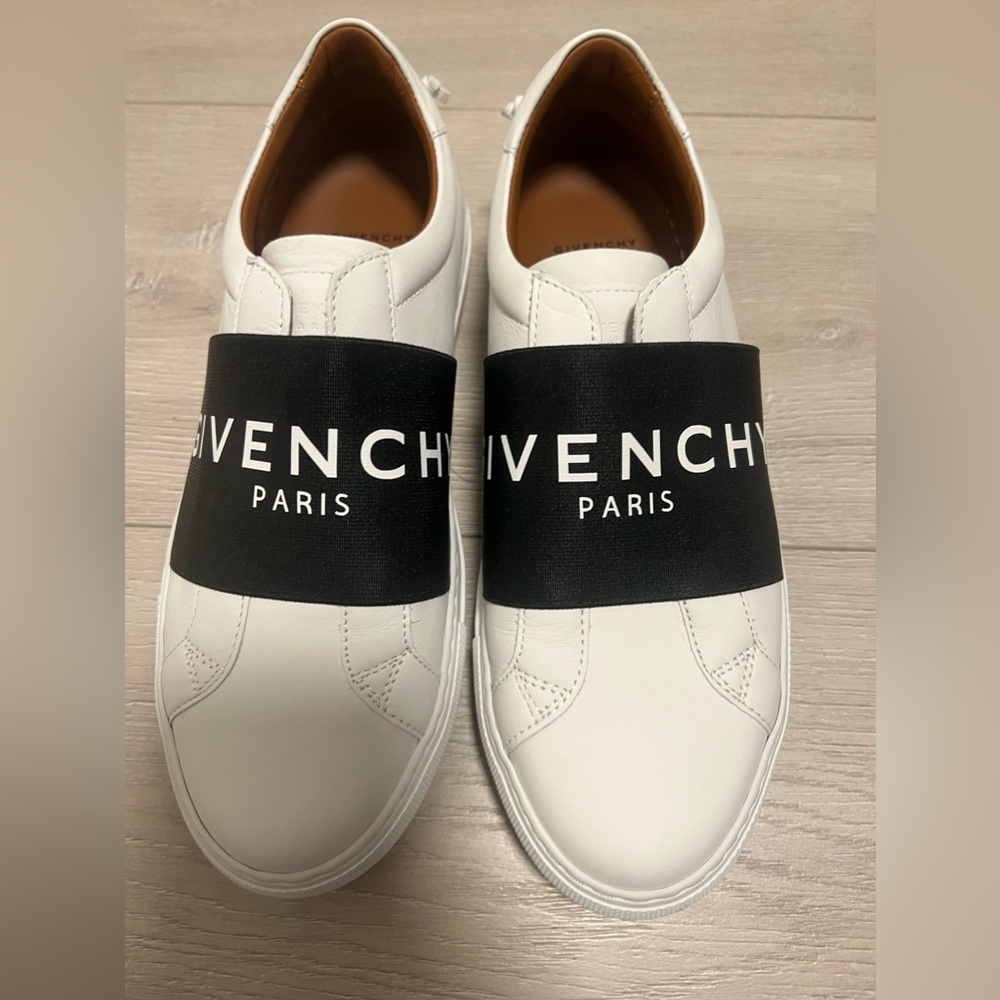 Givenchy white classic logo sneakers size 36